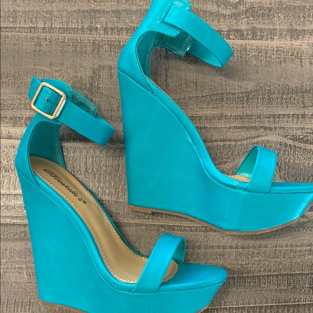 NWT Breckelle’s Aqua Wedges